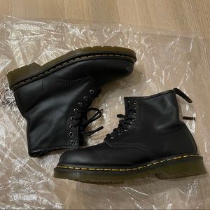 dr martens classic 8-eye boots